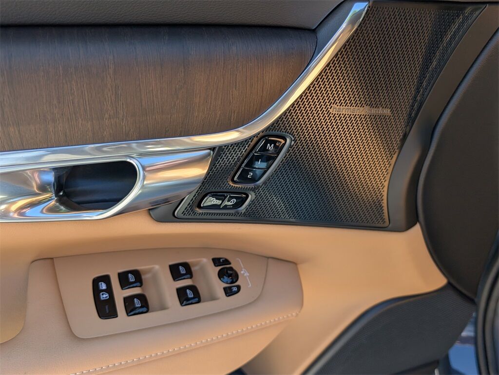 2026 Volvo V90 Cross Country B6 Hunt Valley MD