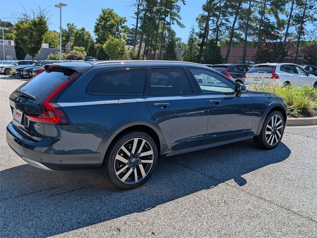 2026 Volvo V90 Cross Country B6 Hunt Valley MD