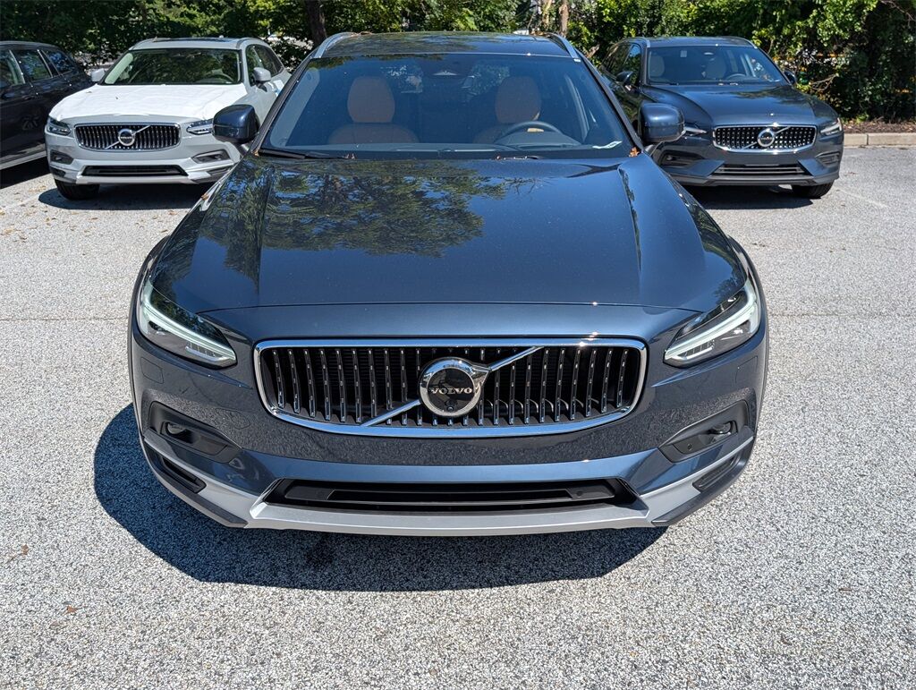 2026 Volvo V90 Cross Country B6 Hunt Valley MD