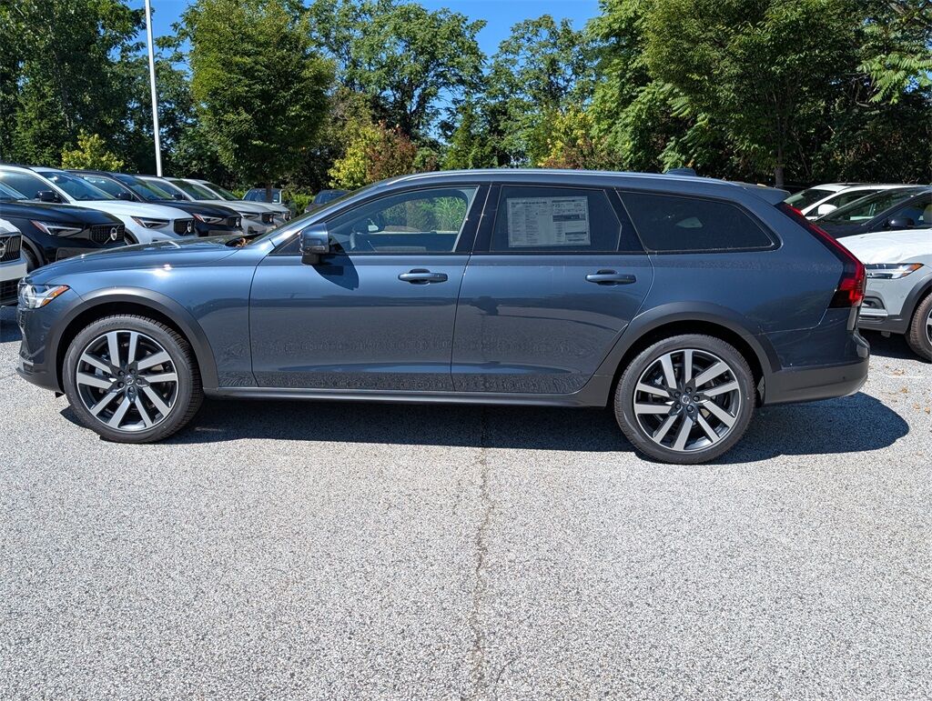 2026 Volvo V90 Cross Country B6 Hunt Valley MD