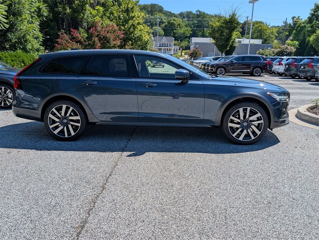 2026 Volvo V90 Cross Country B6 Hunt Valley MD