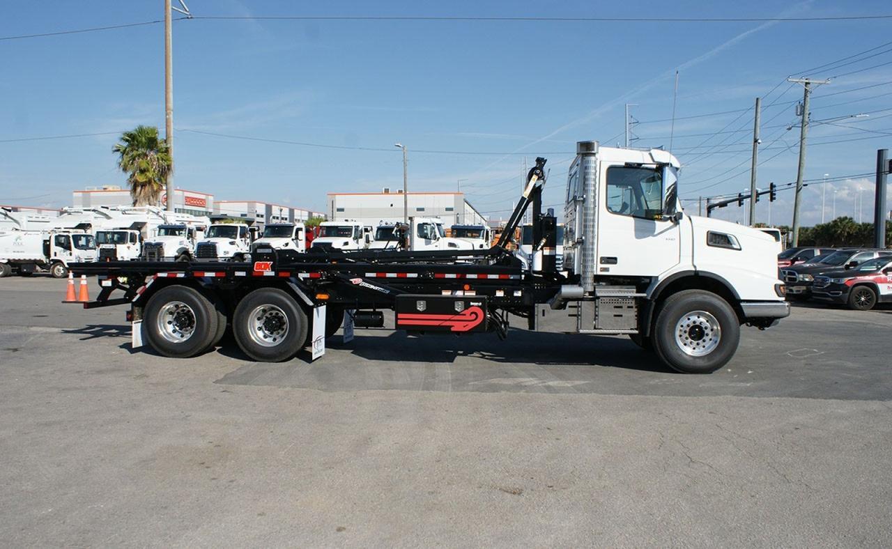 2026 Volvo VHD64B300 60,000 Lb Pac Mac Roll Off Truck