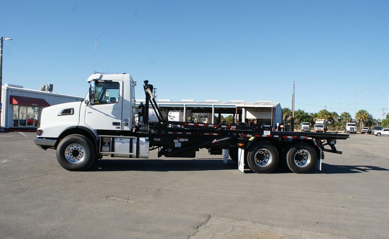 2026 Volvo VHD64B300 60,000 lb Pac Mac Roll off Truck