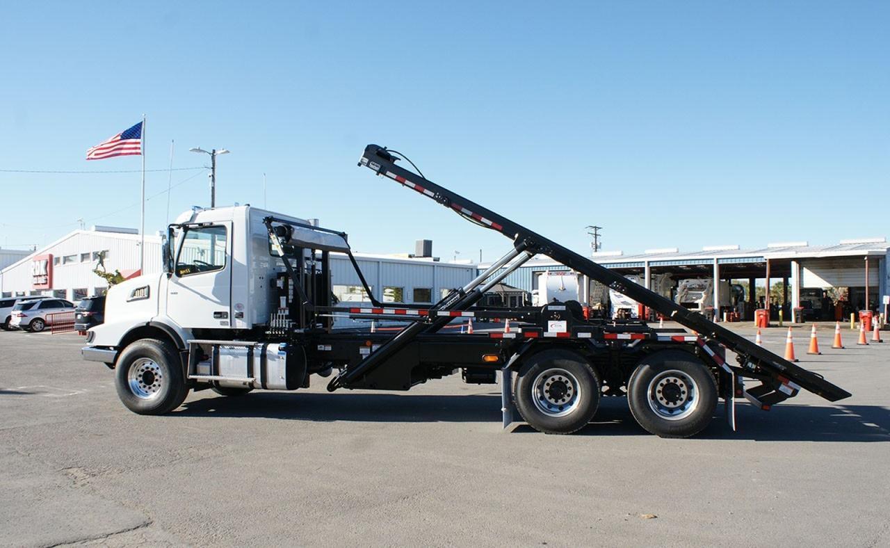 2026 Volvo VHD64B300 60,000 lb Pac Mac Roll off Truck