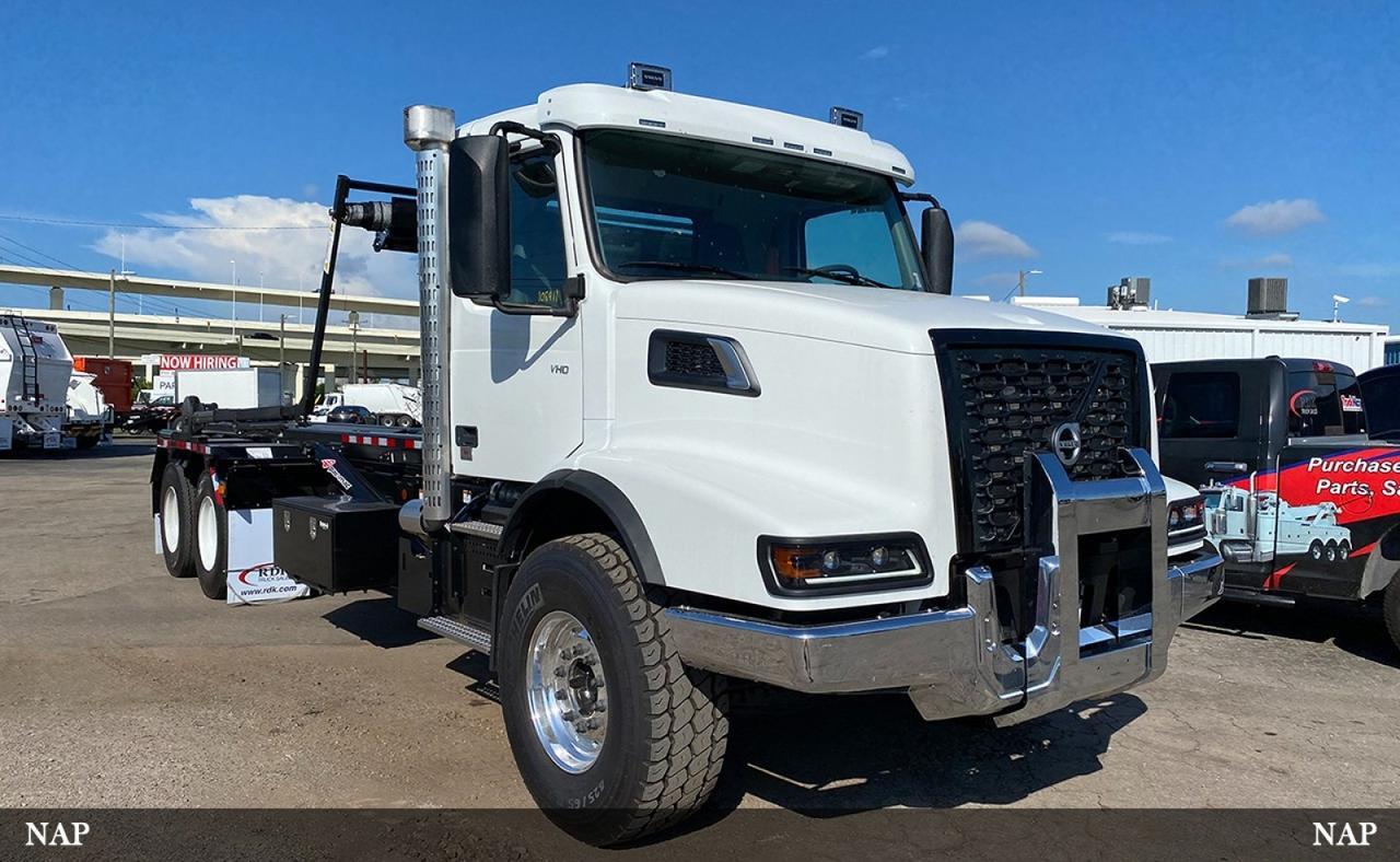 2026 Volvo VHD64B300 60,000 lb Pac Mac Roll off Truck