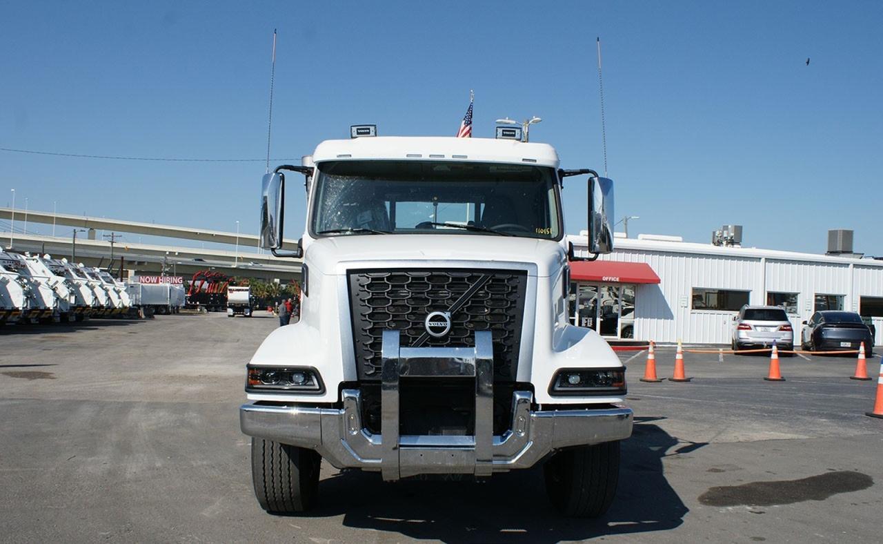 2026 Volvo VHD64B300 75,000 lb Pac Mac Roll off Truck