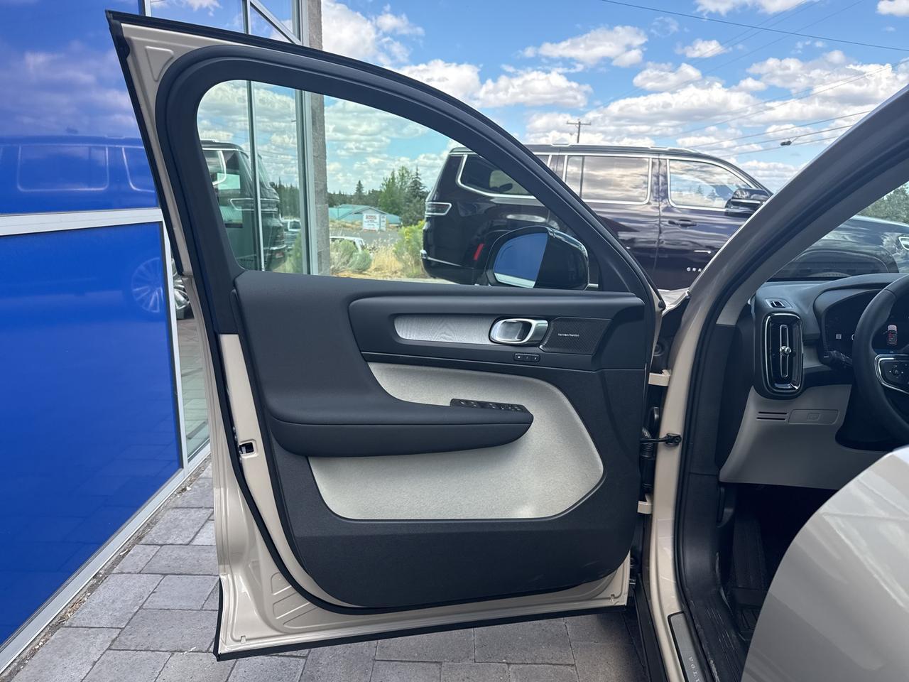 2026 Volvo XC40 Bend OR