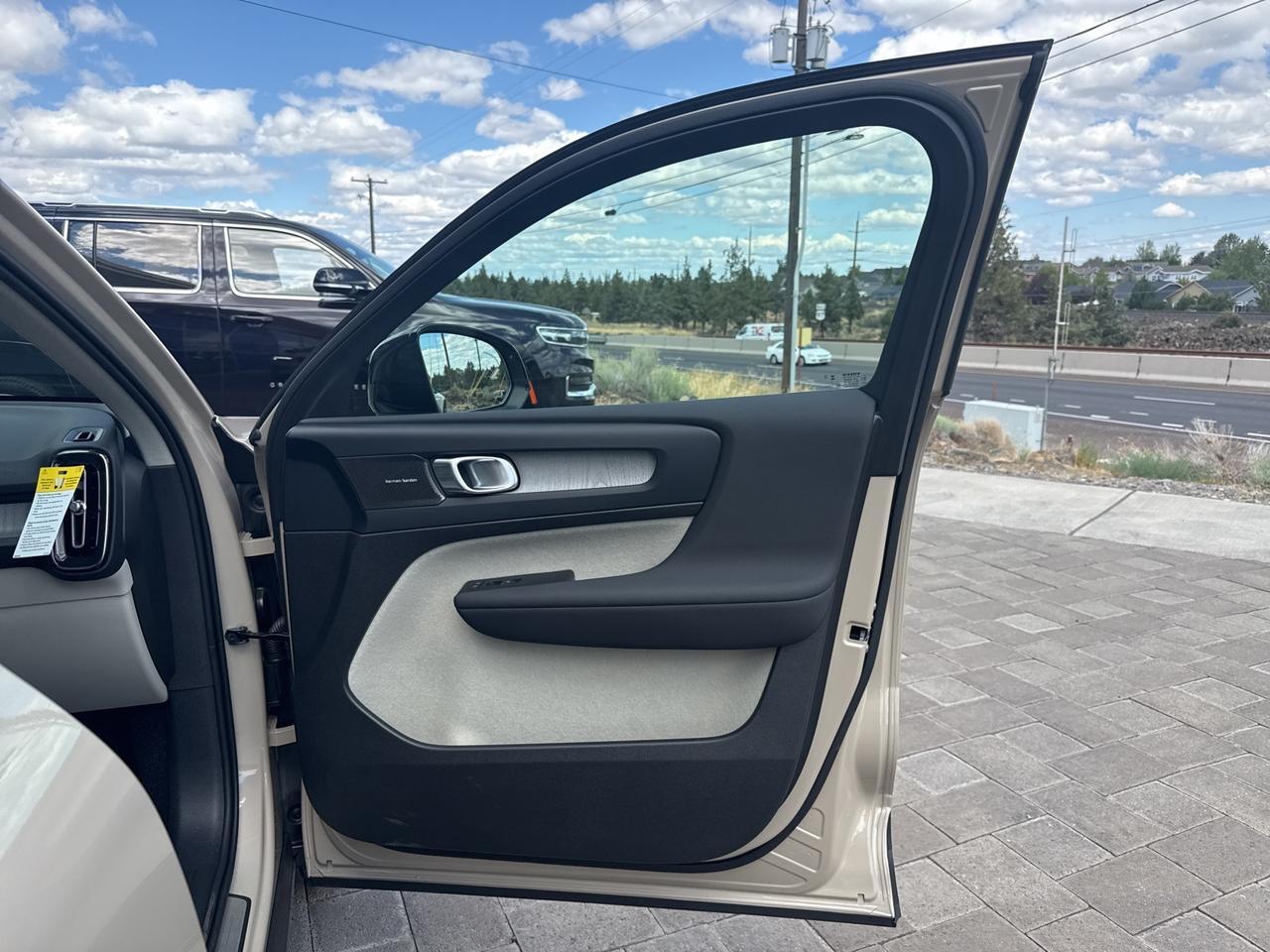 2026 Volvo XC40 Bend OR