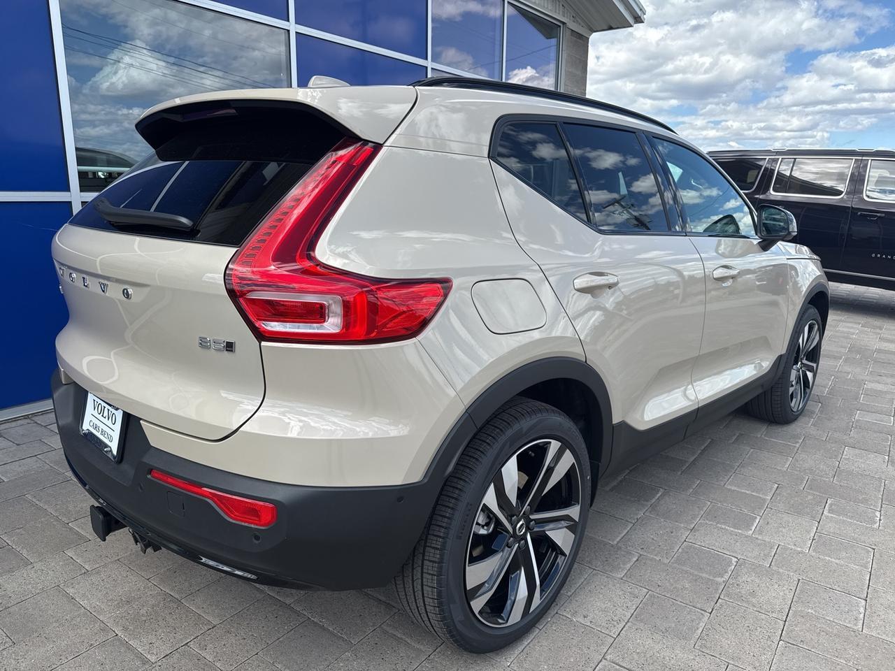 2026 Volvo XC40 Bend OR