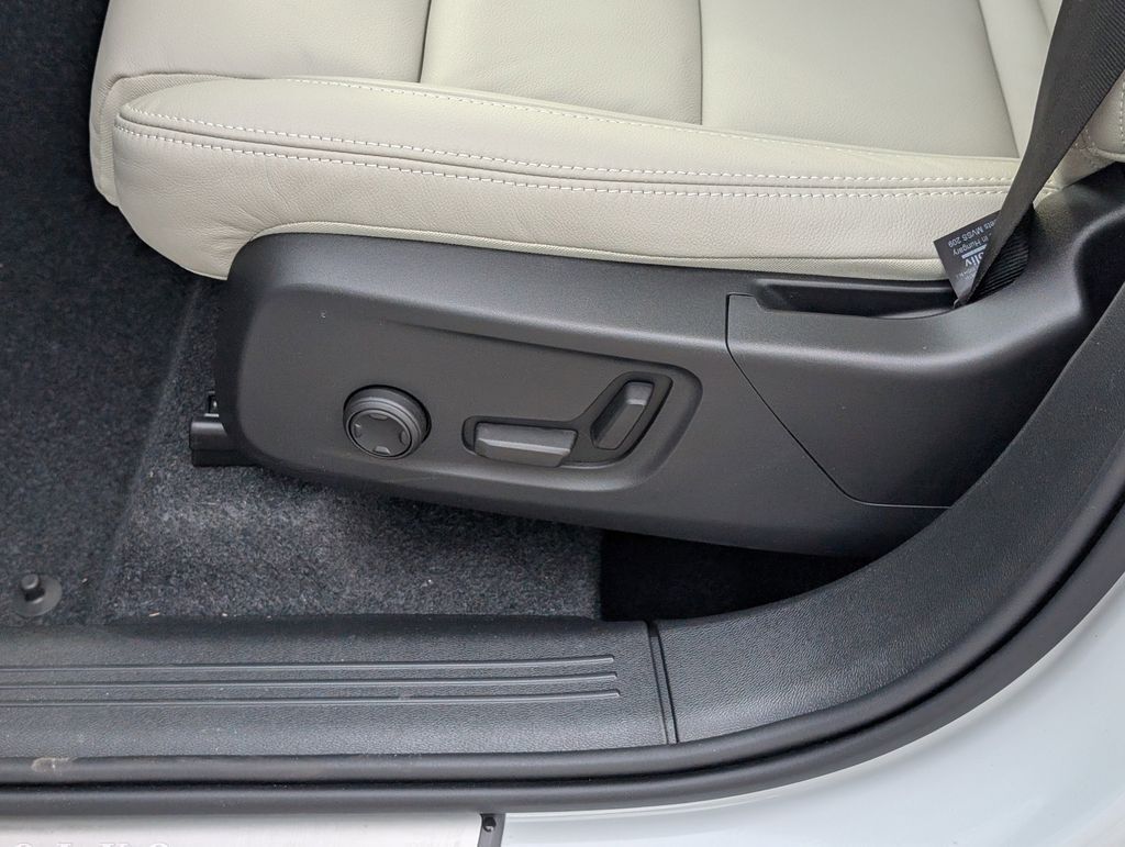 2026 Volvo XC40 B4 Plus Hunt Valley MD