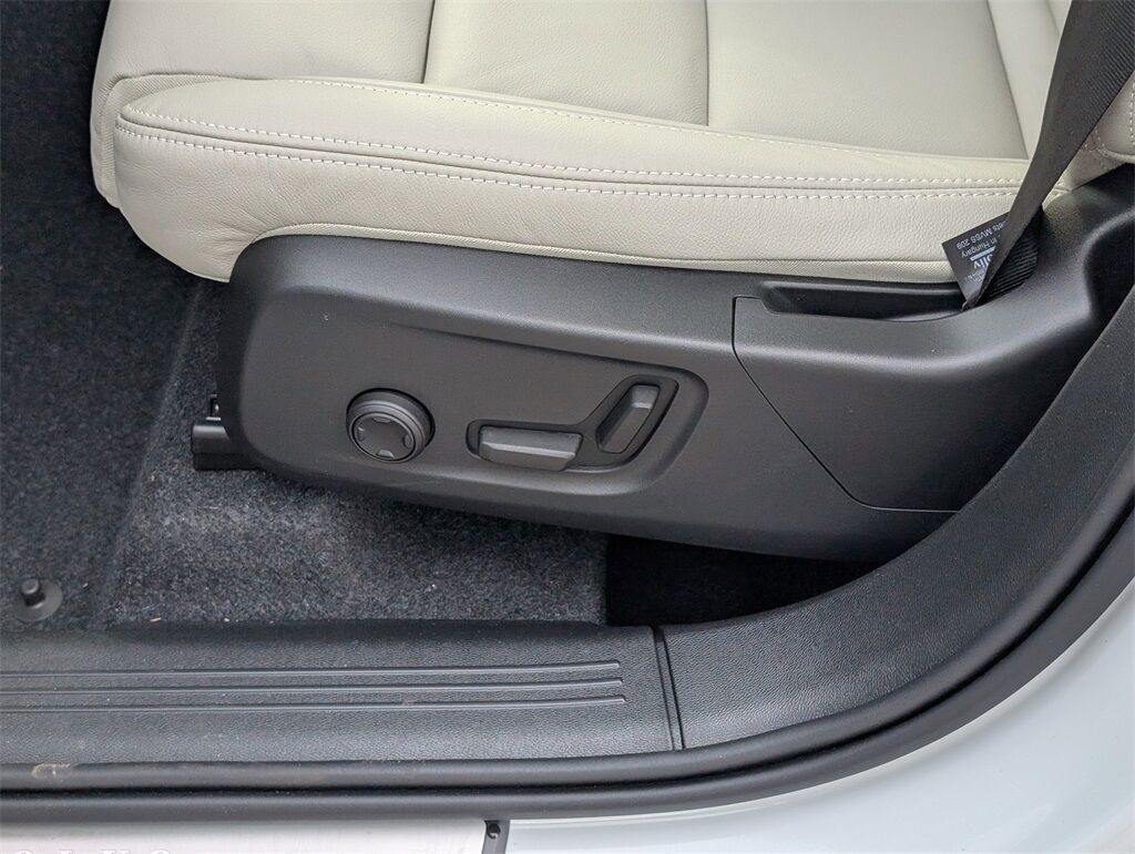 2026 Volvo XC40 B4 Plus Hunt Valley MD