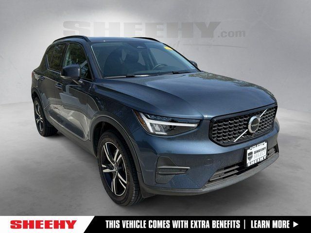 2026 Volvo XC40 B5 Core