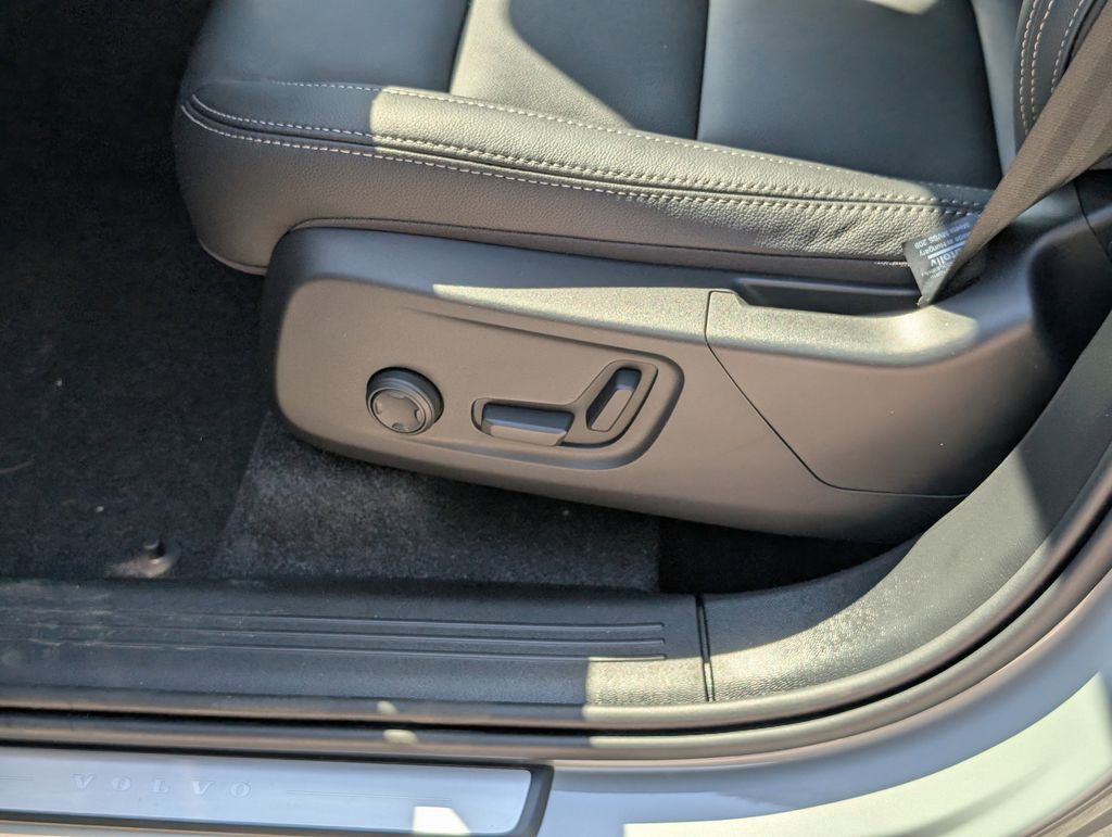 2026 Volvo XC40 B5 Core Hunt Valley MD