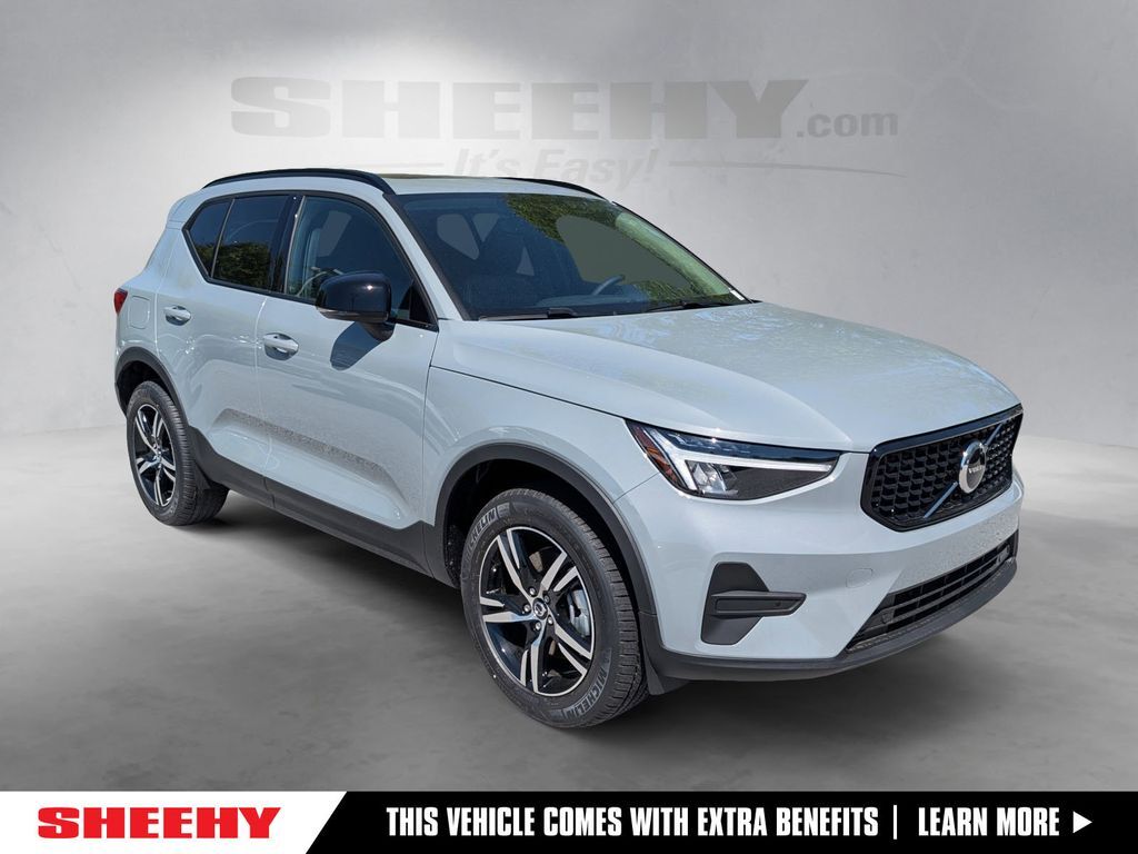 2026 Volvo XC40 B5 Core