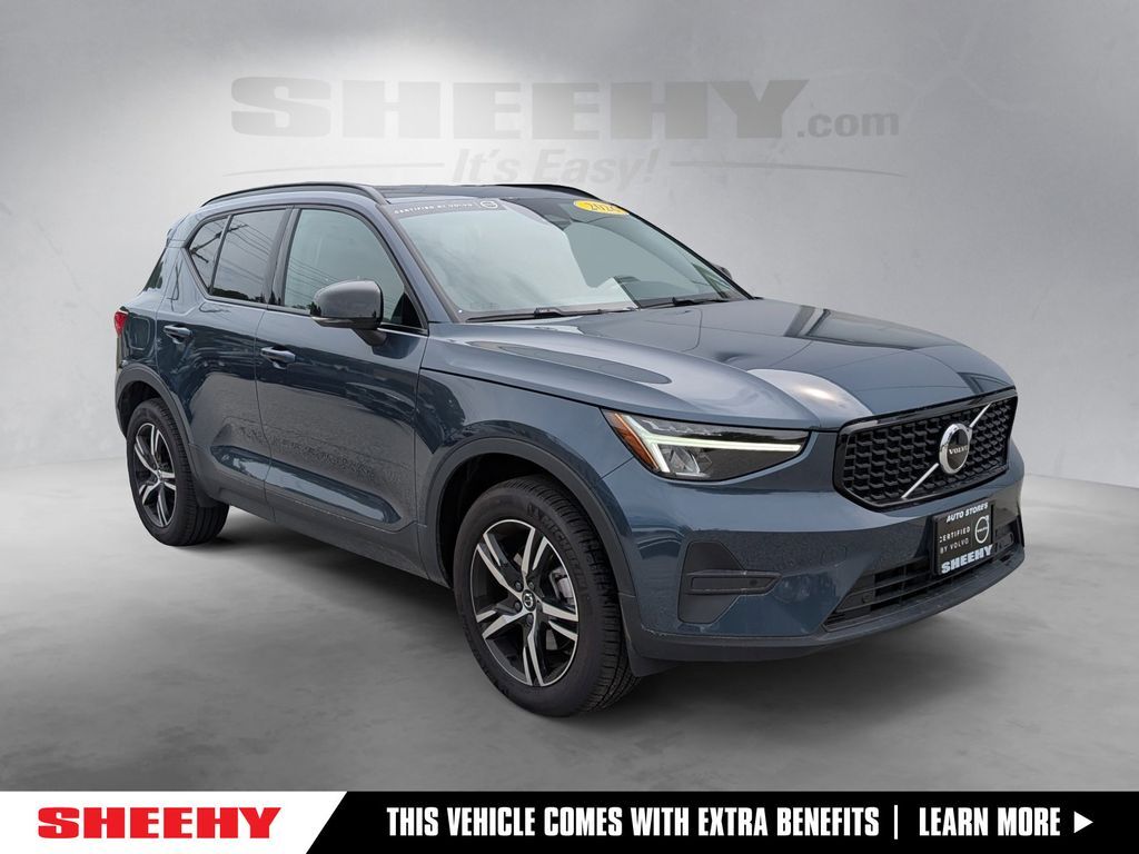 2026 Volvo XC40 B5 Core