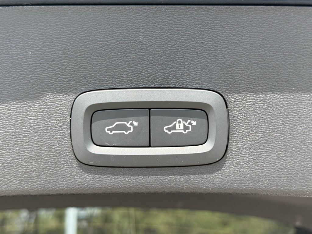 2026 Volvo XC40 B5 Core Hunt Valley MD