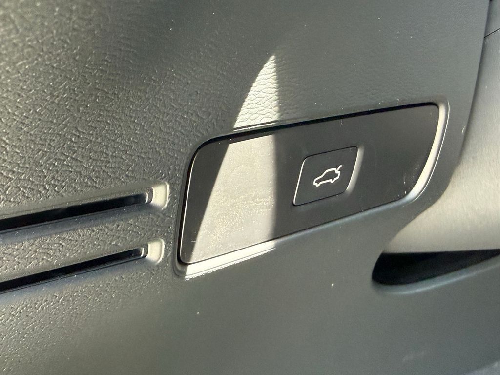 2026 Volvo XC40 B5 Core Hunt Valley MD