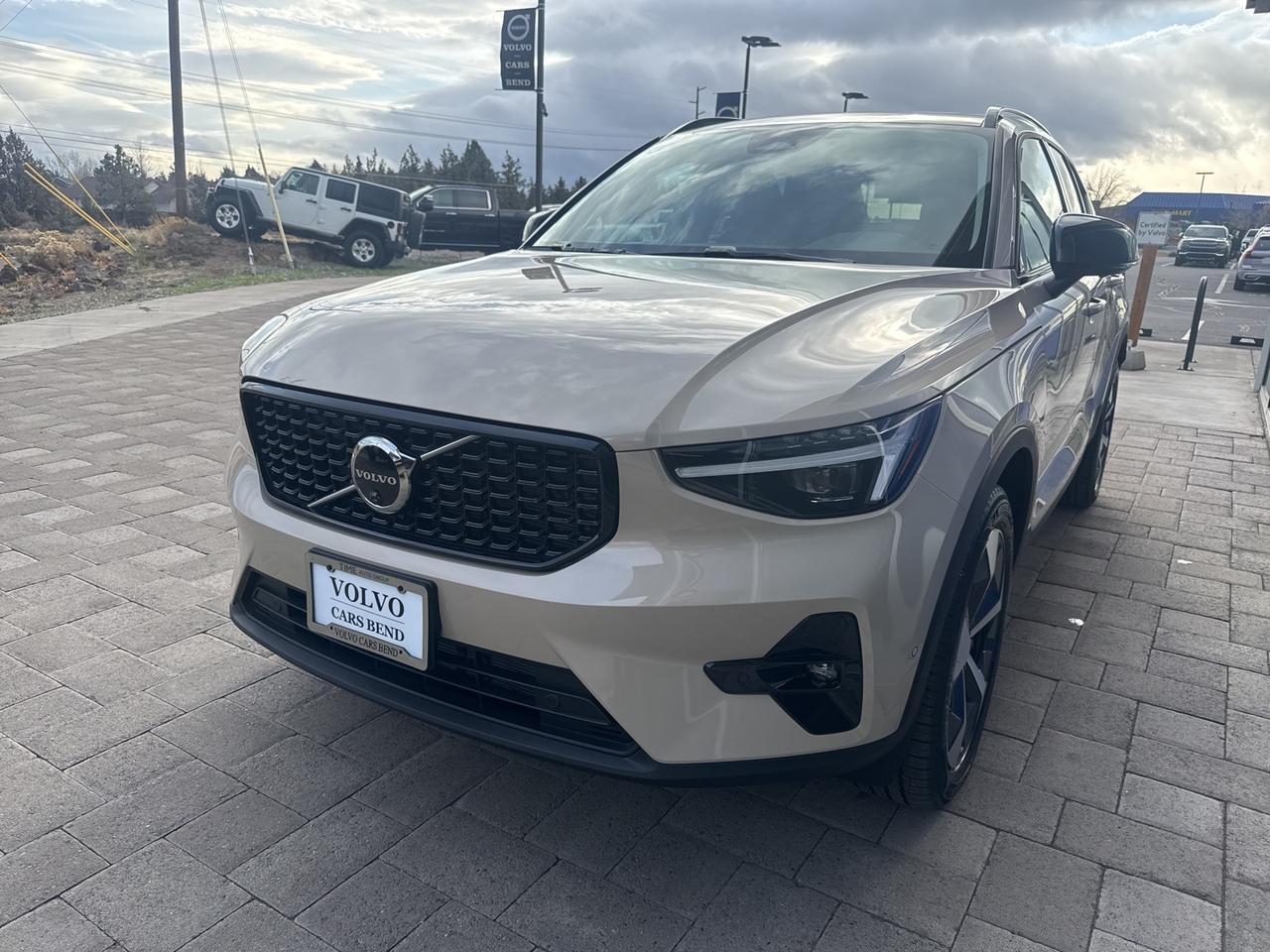 2026 Volvo XC40 B5 Plus Bend OR