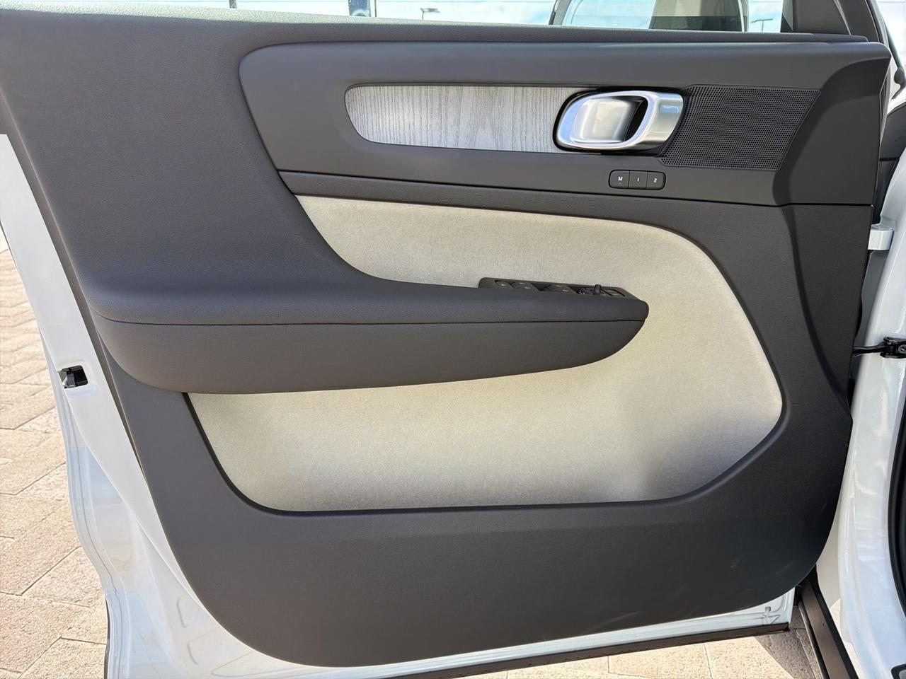 2026 Volvo XC40 B5 Plus Bend OR