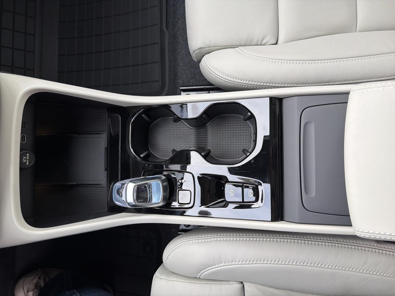 2026 Volvo XC40 B5 Plus Bend OR