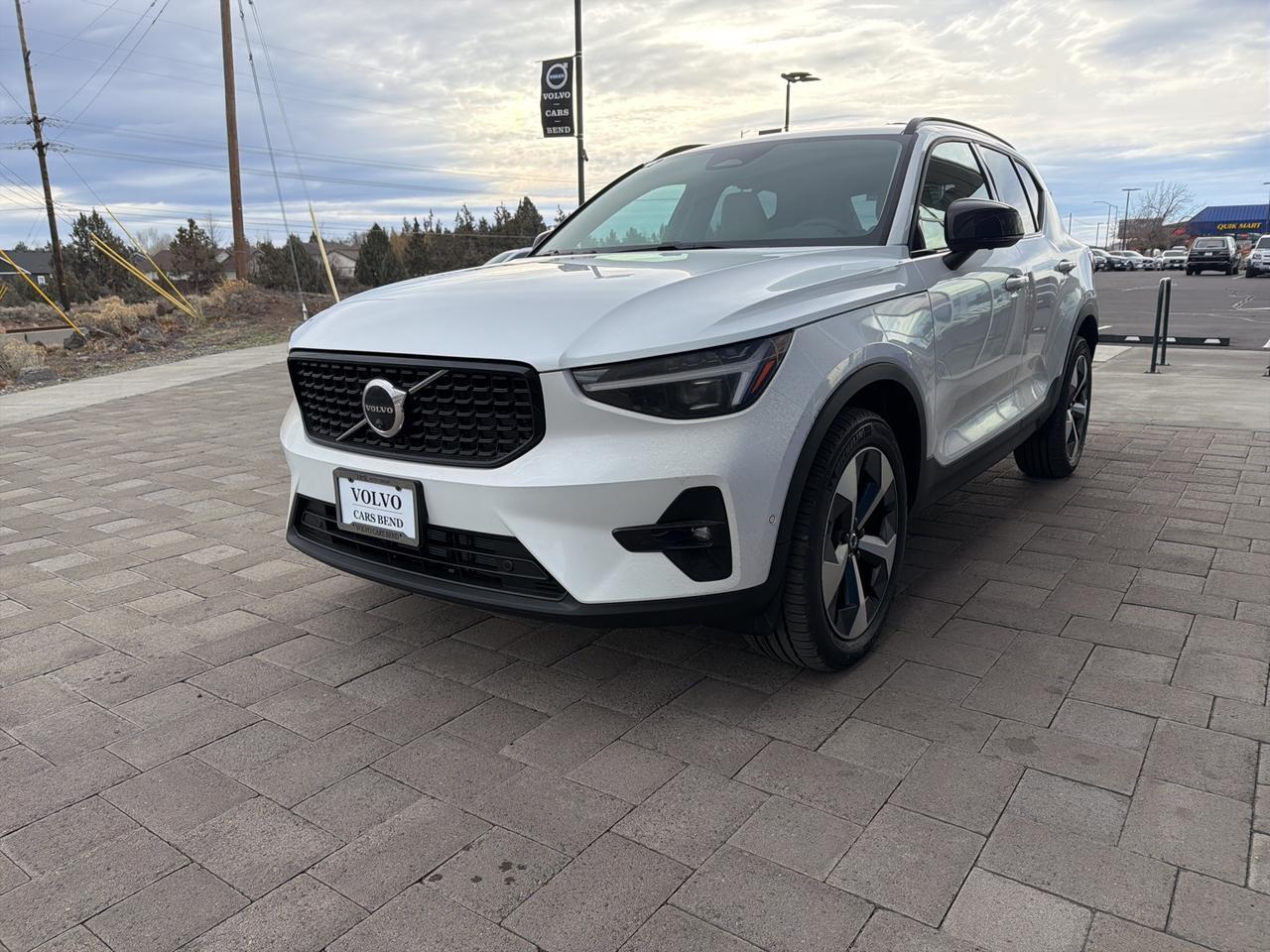 2026 Volvo XC40 B5 Plus Bend OR
