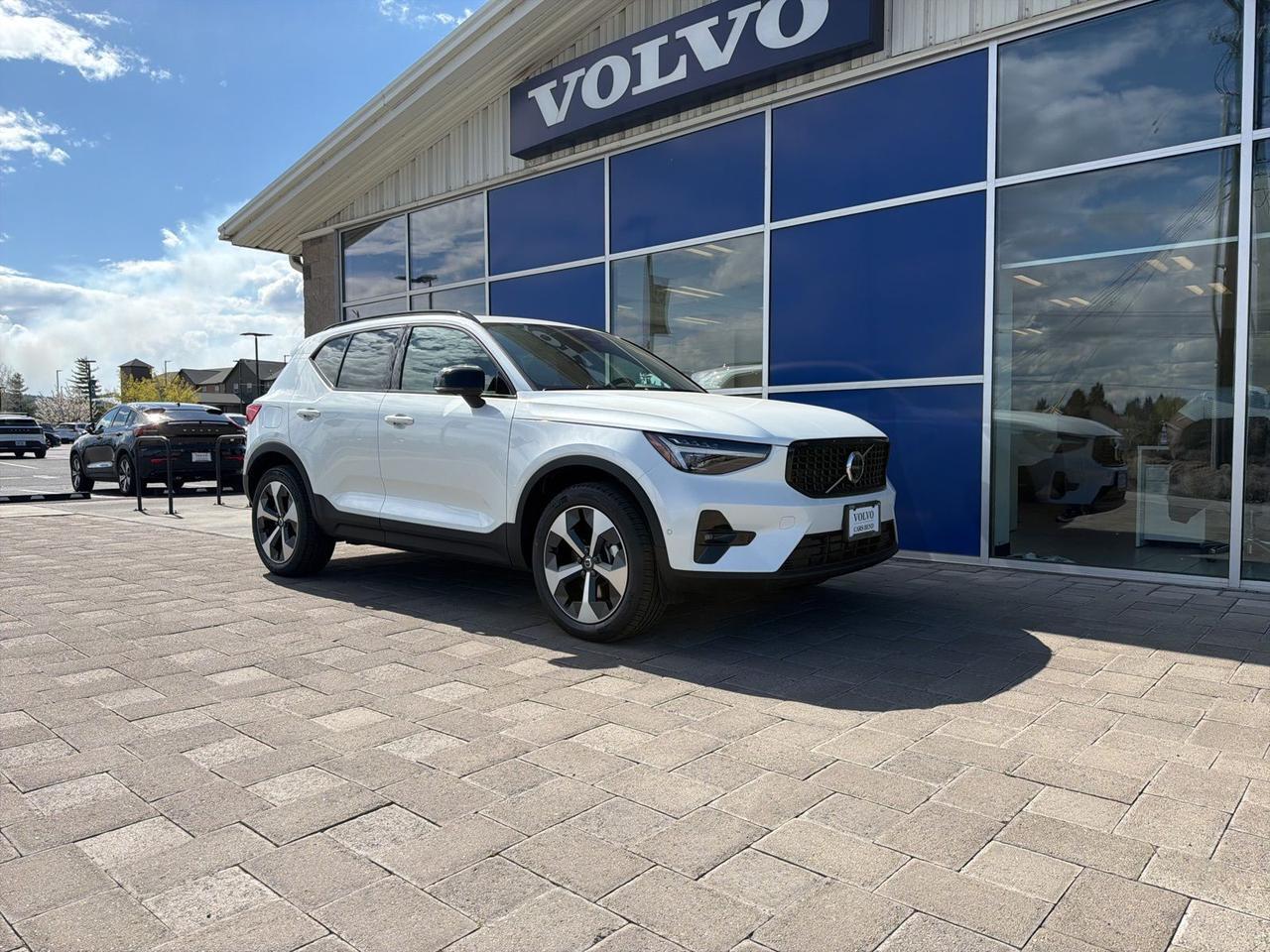 2026 Volvo XC40 B5 Plus