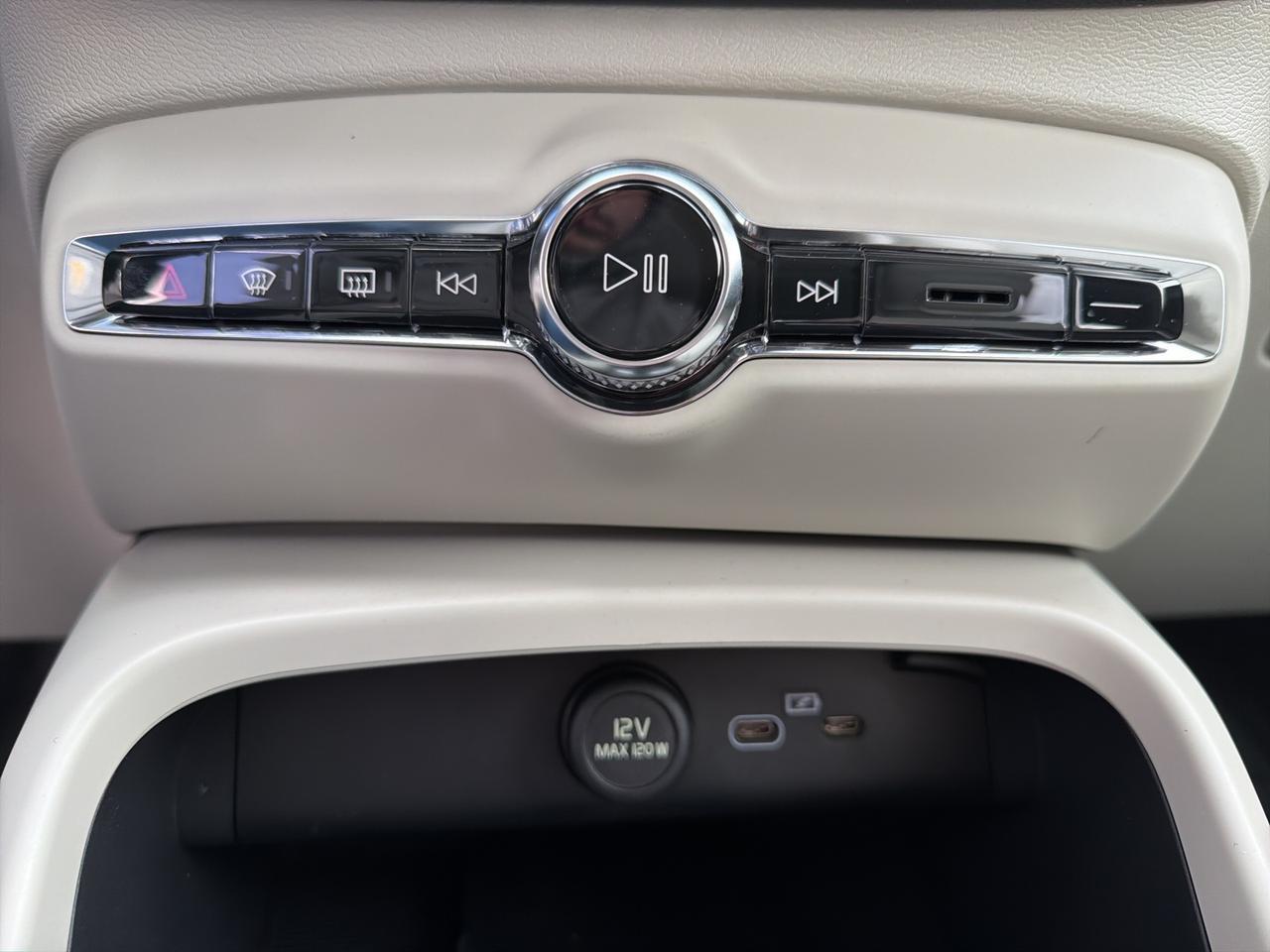 2026 Volvo XC40 B5 Plus Bend OR