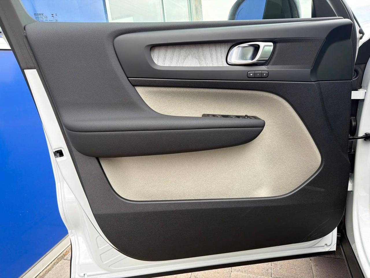 2026 Volvo XC40 B5 Plus Bend OR