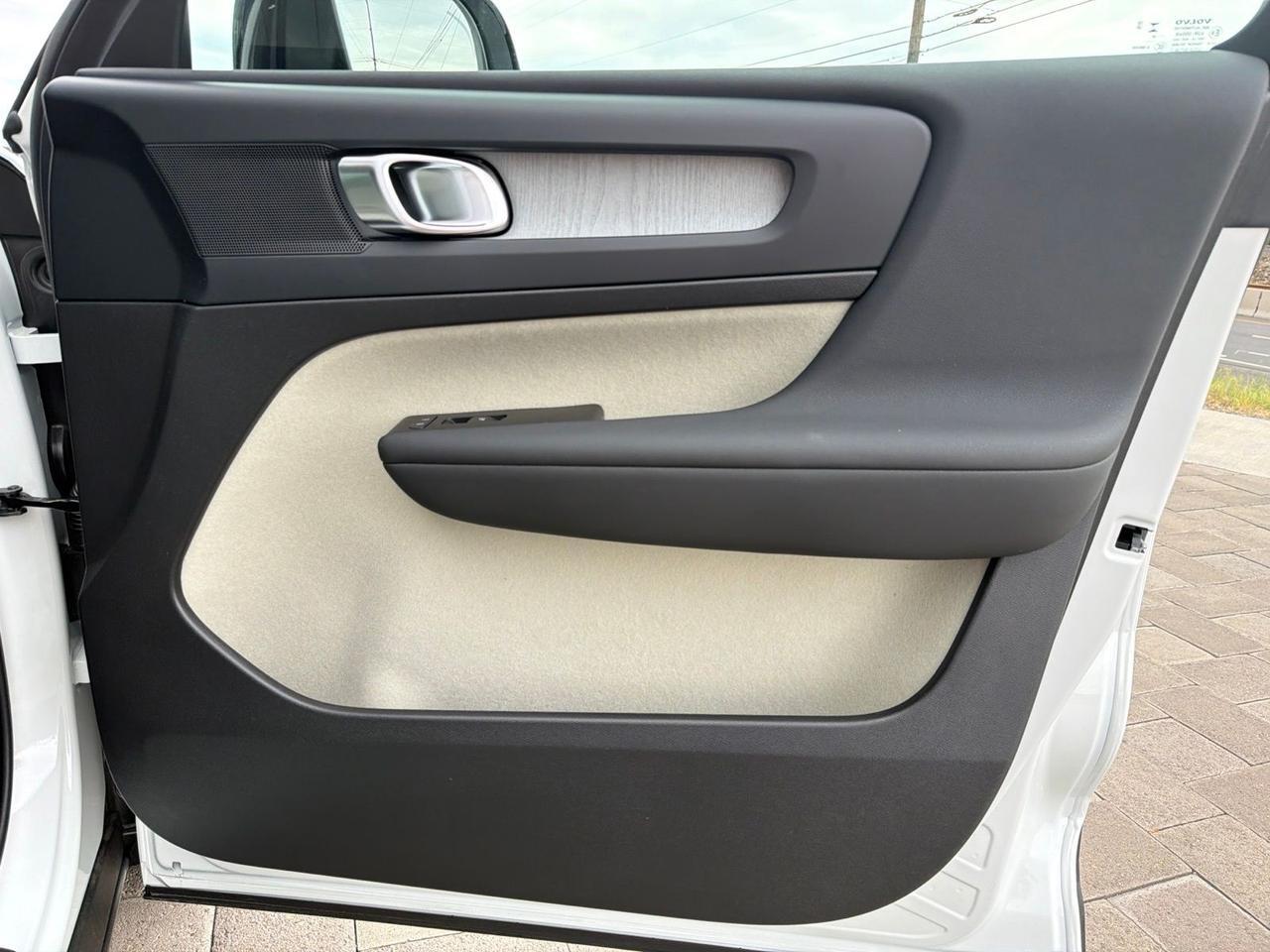 2026 Volvo XC40 B5 Plus Bend OR