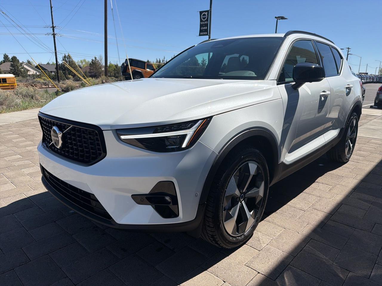 2026 Volvo XC40 B5 Plus Bend OR