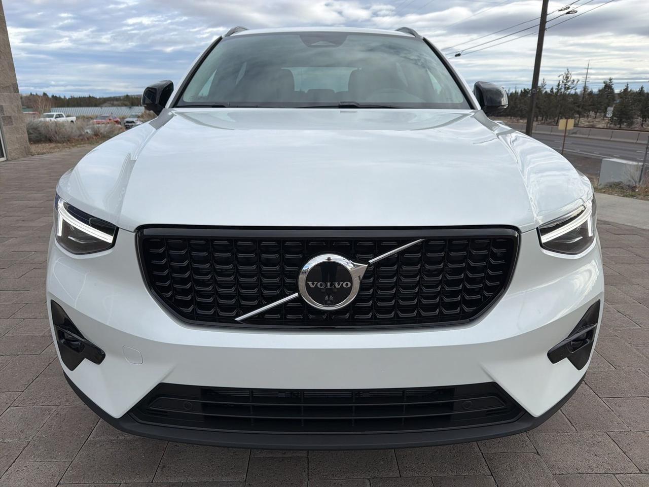 2026 Volvo XC40 B5 Plus Bend OR