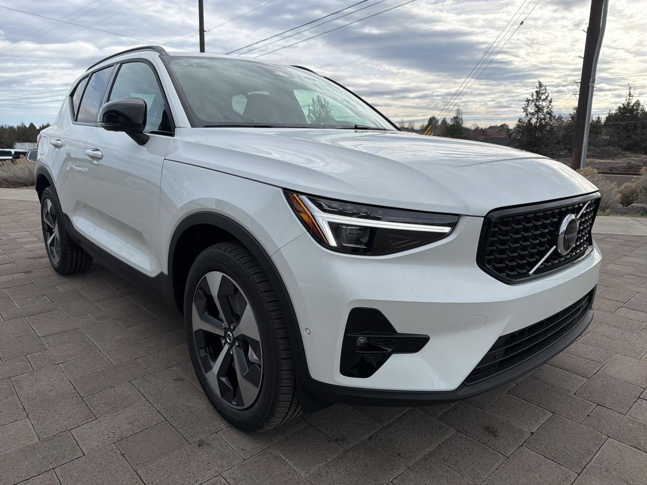 2026 Volvo XC40 B5 Plus Bend OR