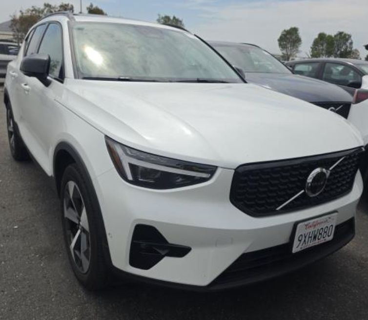 2026 Volvo XC40 B5 Plus