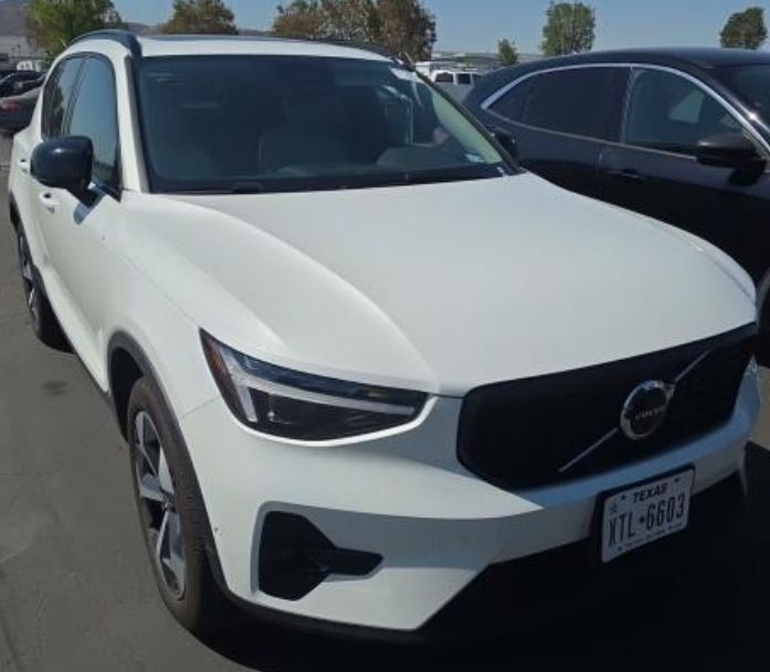 2026 Volvo XC40 B5 Plus