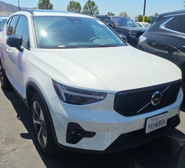 2026 Volvo XC40 B5 Plus