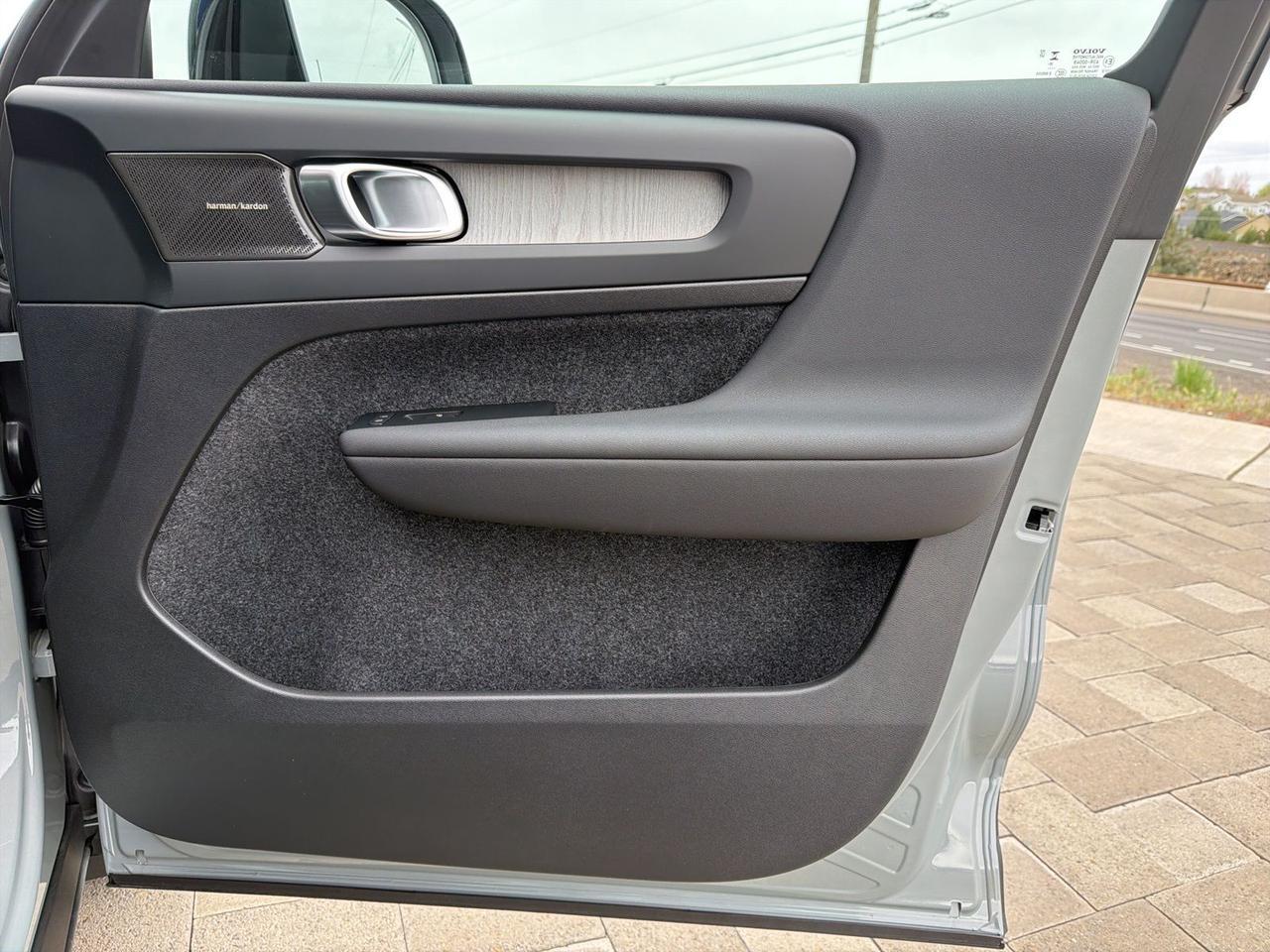 2026 Volvo XC40 B5 Plus Bend OR