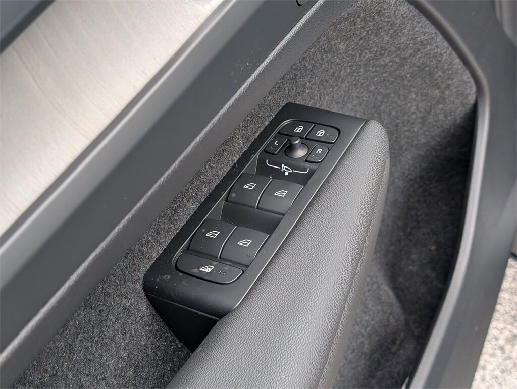 2026 Volvo XC40 B5 Plus Hunt Valley MD