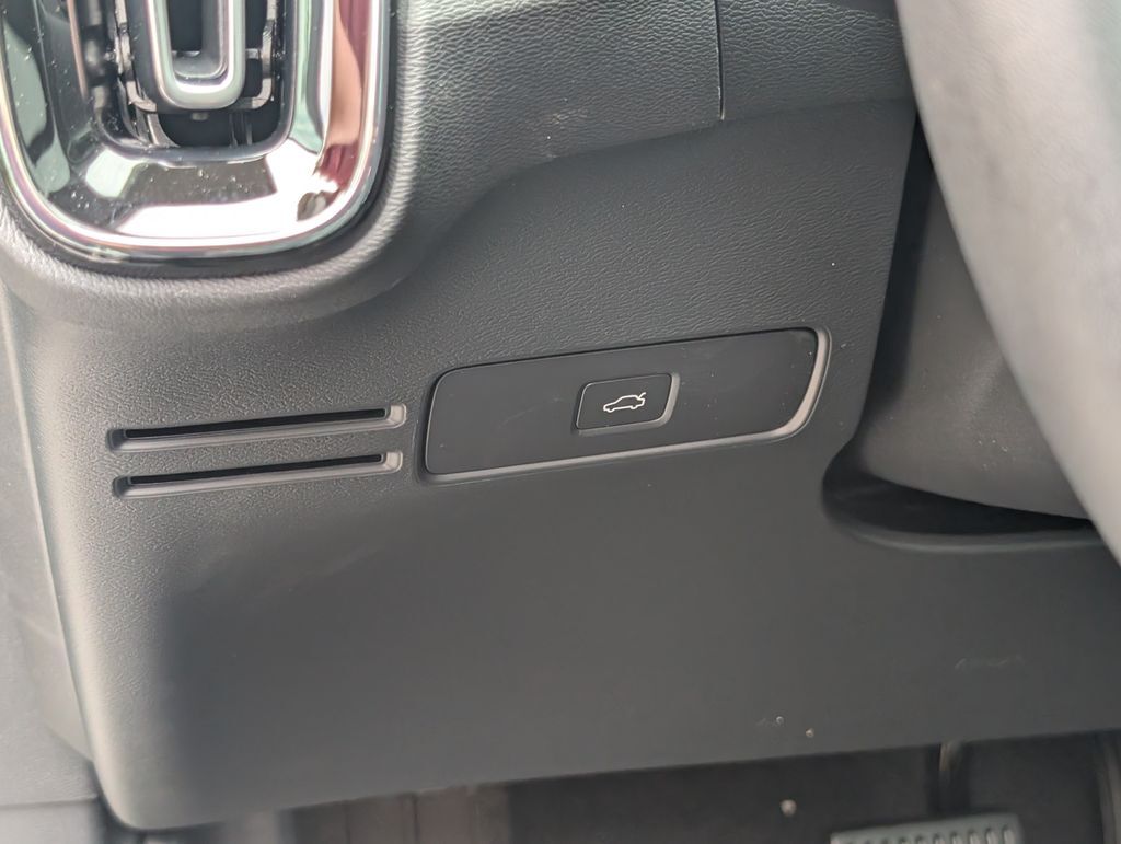 2026 Volvo XC40 B5 Plus Hunt Valley MD