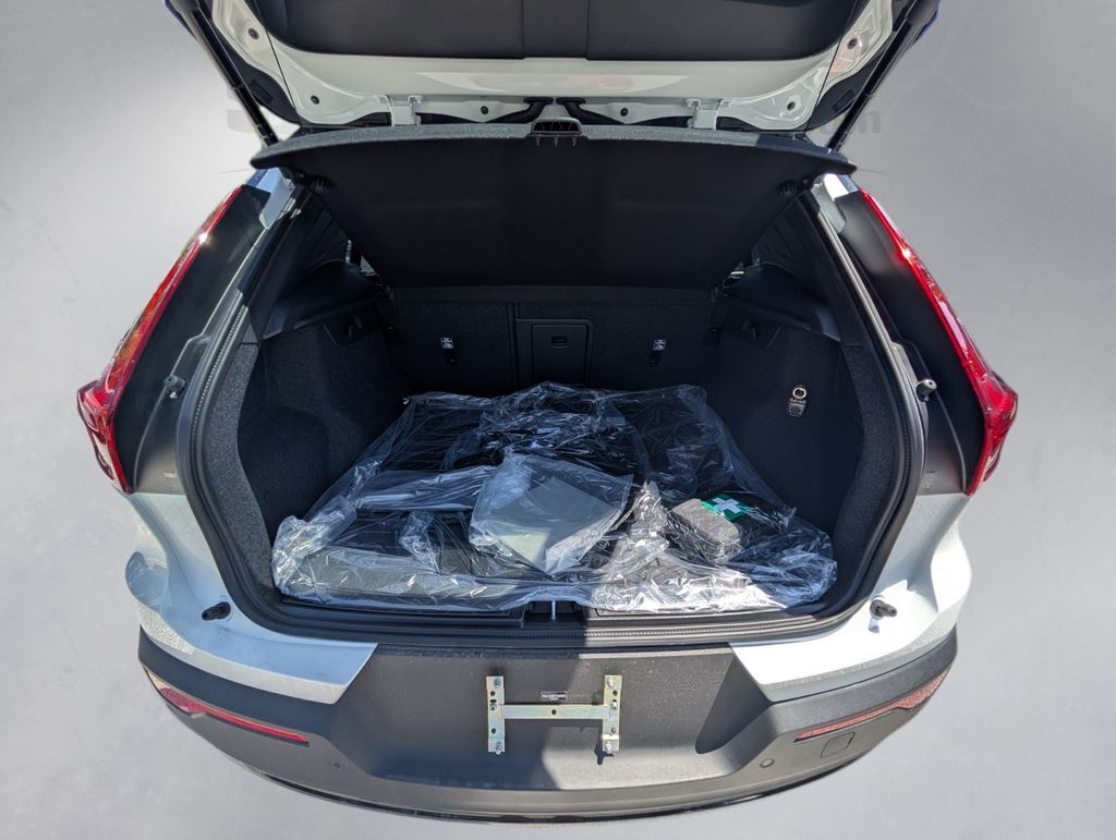 2026 Volvo XC40 B5 Ultra Black Edition Hunt Valley MD