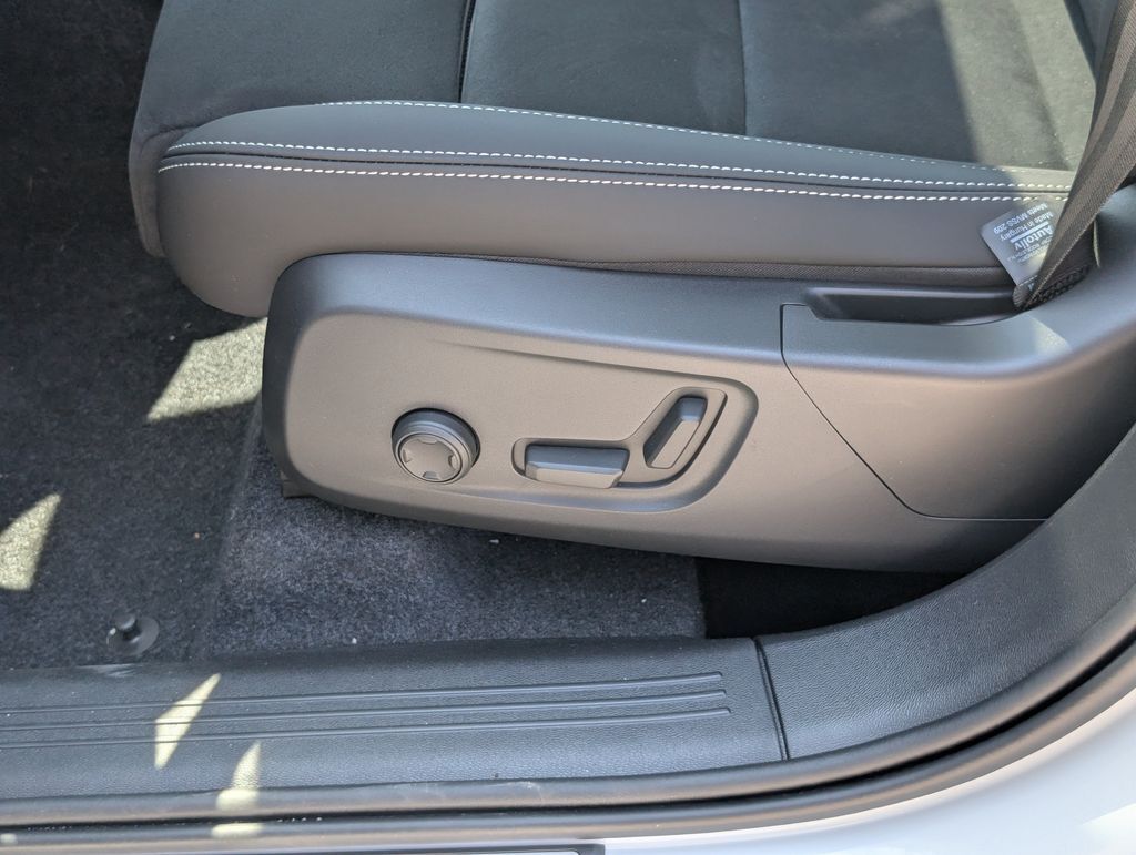 2026 Volvo XC40 B5 Ultra Black Edition Hunt Valley MD