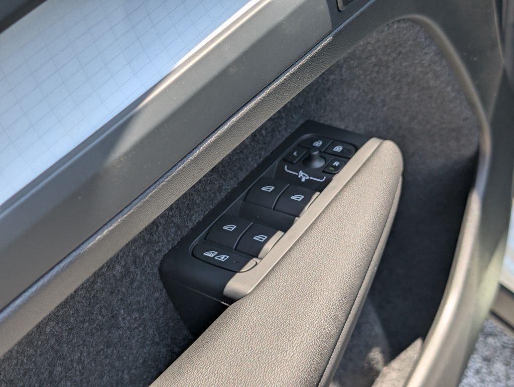 2026 Volvo XC40 B5 Ultra Black Edition Hunt Valley MD