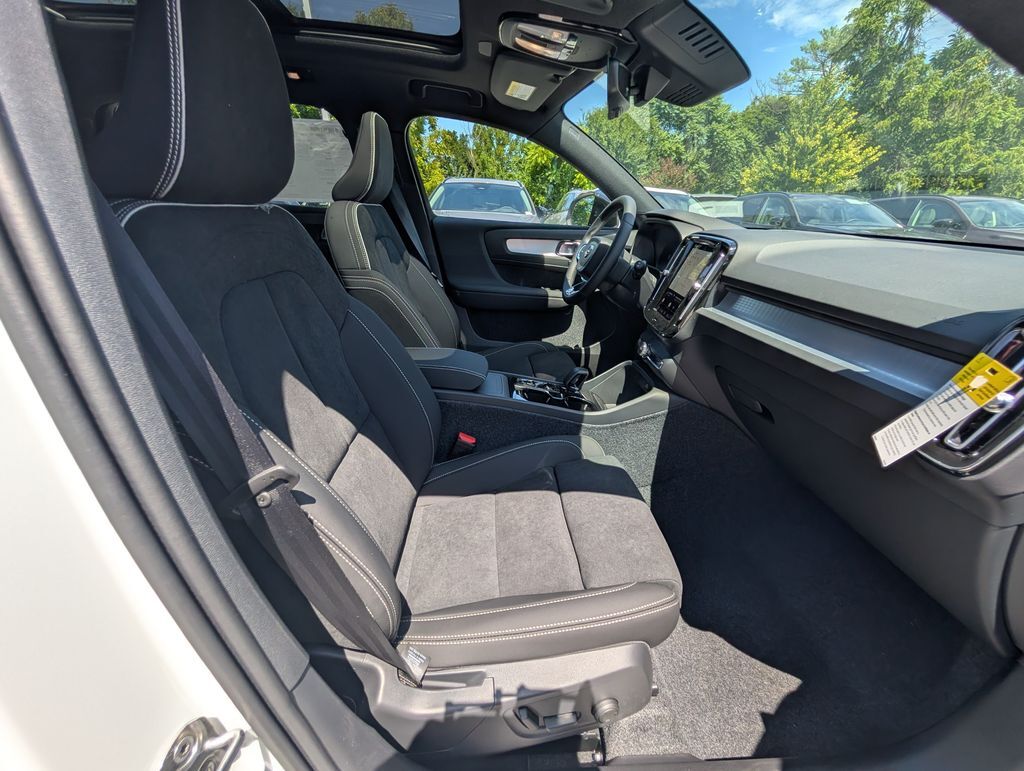 2026 Volvo XC40 B5 Ultra Black Edition Hunt Valley MD
