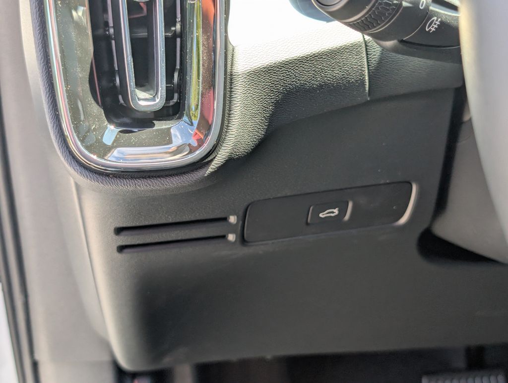2026 Volvo XC40 B5 Ultra Black Edition Hunt Valley MD