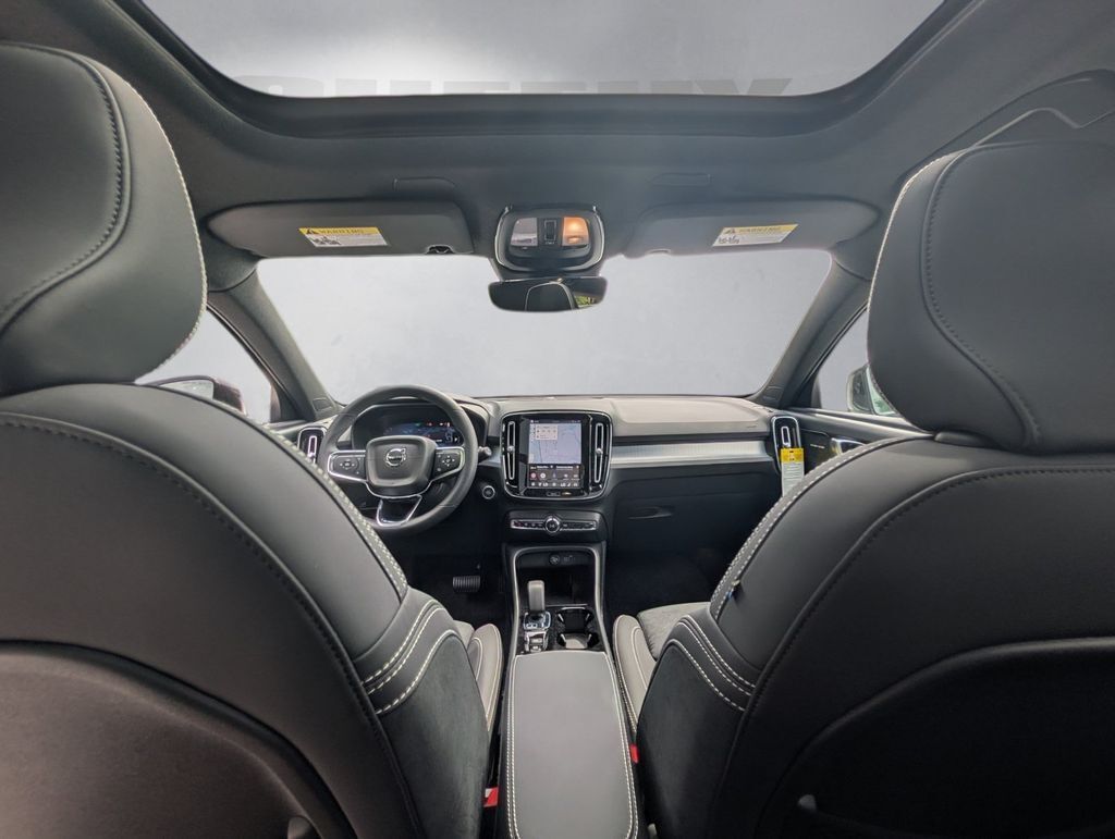 2026 Volvo XC40 B5 Ultra Black Edition Hunt Valley MD