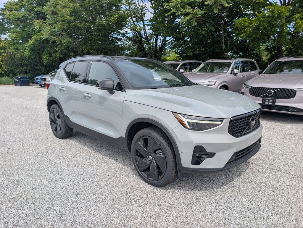 2026 Volvo XC40 B5 Ultra Black Edition