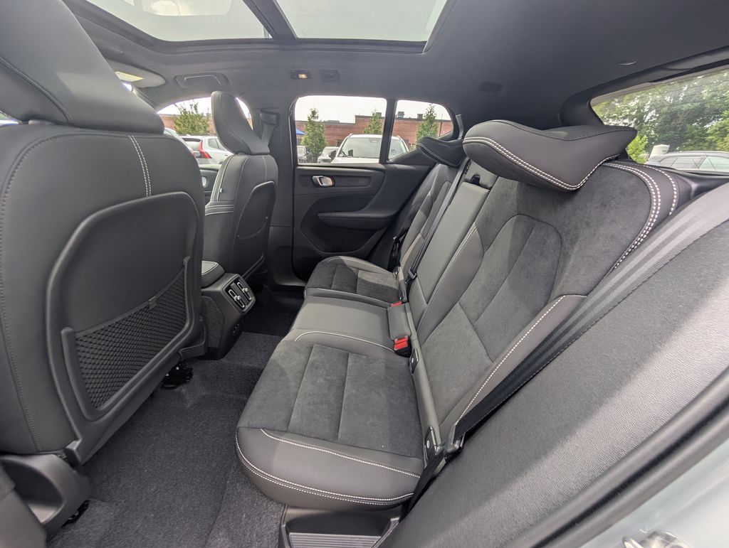 2026 Volvo XC40 B5 Ultra Black Edition Hunt Valley MD