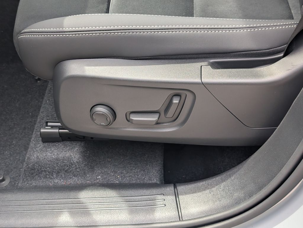 2026 Volvo XC40 B5 Ultra Black Edition Hunt Valley MD
