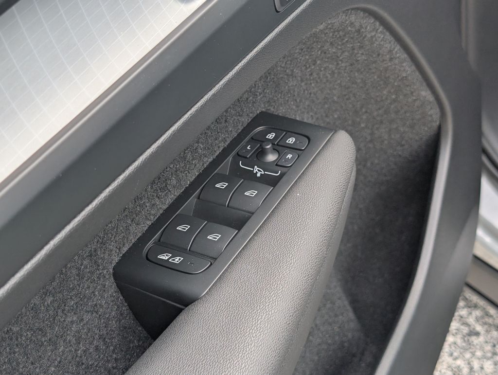 2026 Volvo XC40 B5 Ultra Black Edition Hunt Valley MD