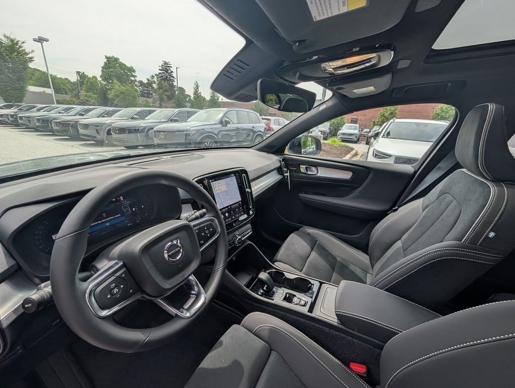 2026 Volvo XC40 B5 Ultra Black Edition Hunt Valley MD