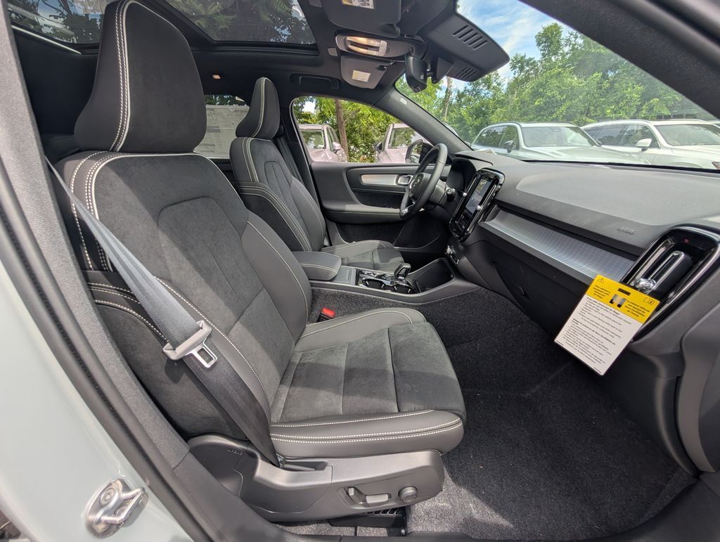 2026 Volvo XC40 B5 Ultra Black Edition Hunt Valley MD